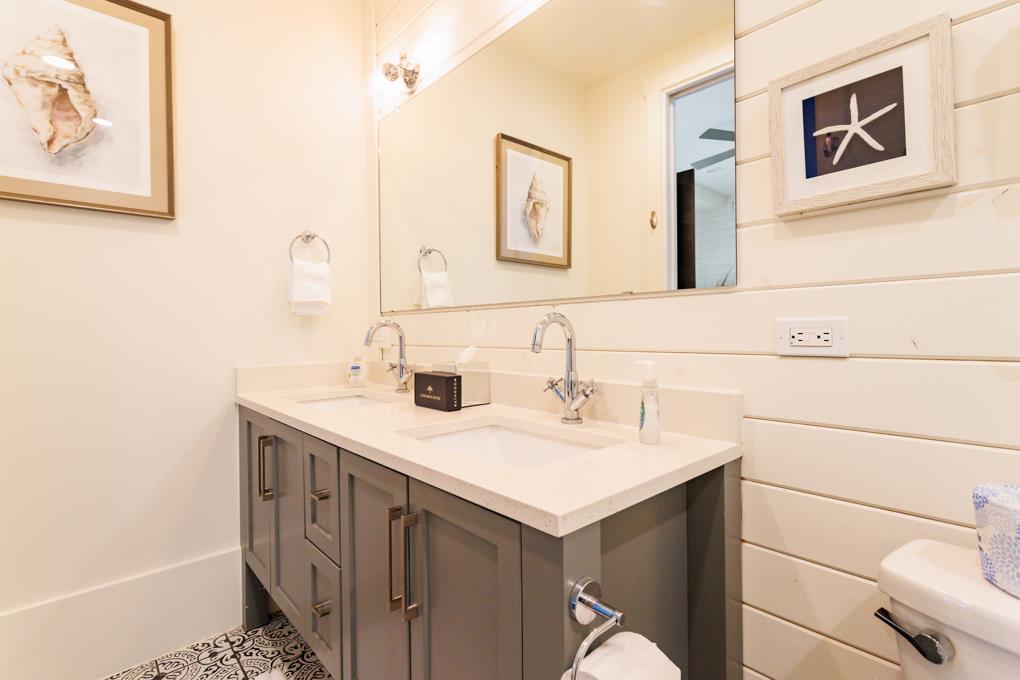 Primary Bathroom, 2nd Floor