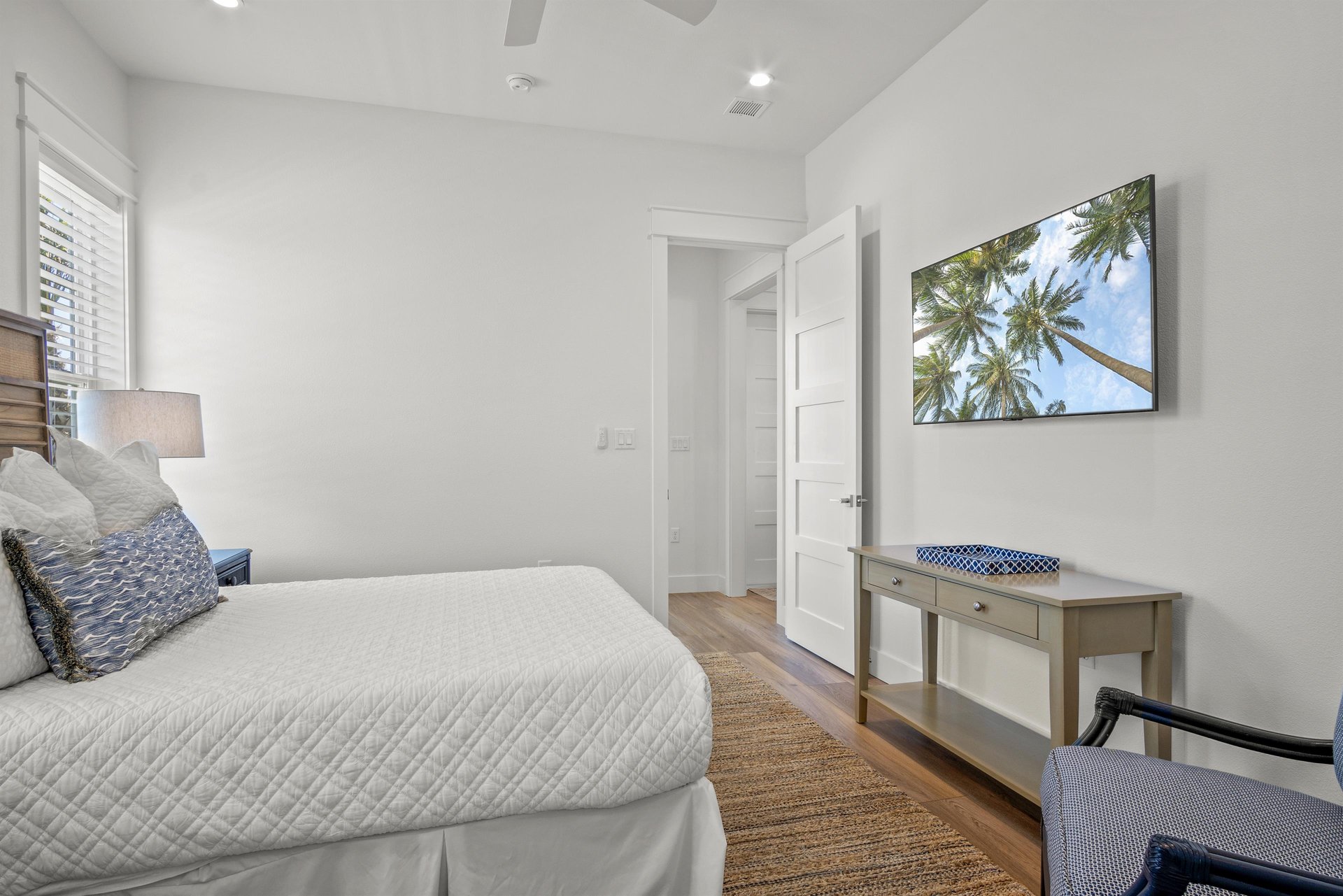 Ensuite Queen Bedroom, 1st Floor