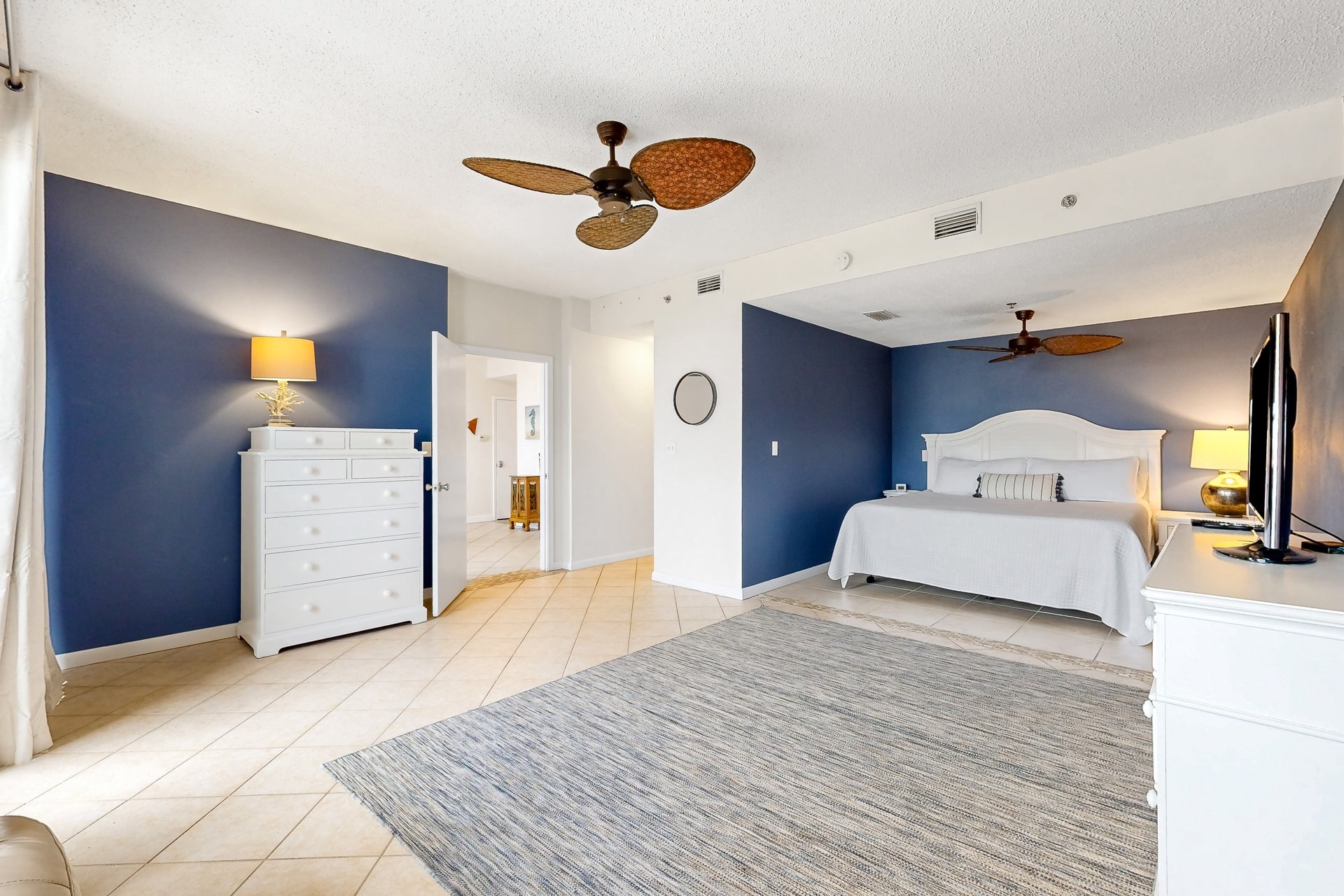 Palm Court Yacht Club 412 13