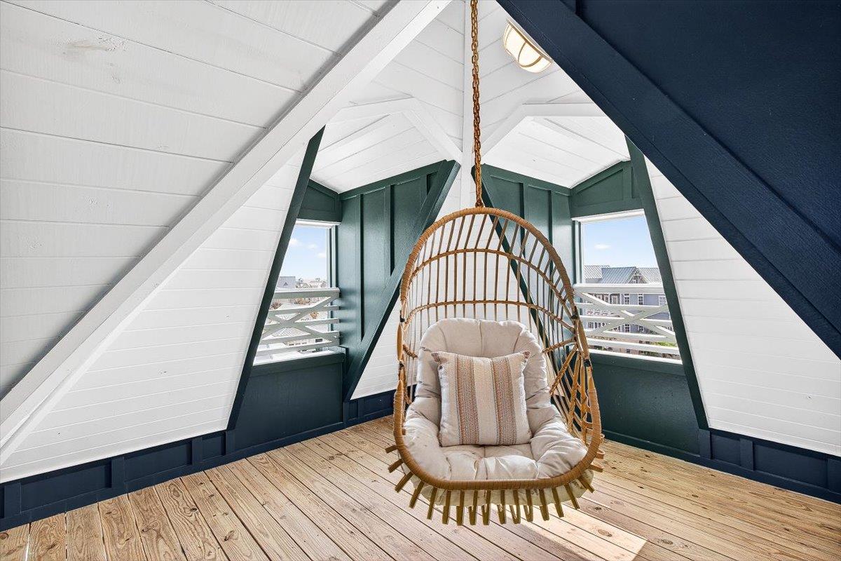 Covered Balcony Lounge Swing, Exterior, 2nd Floor