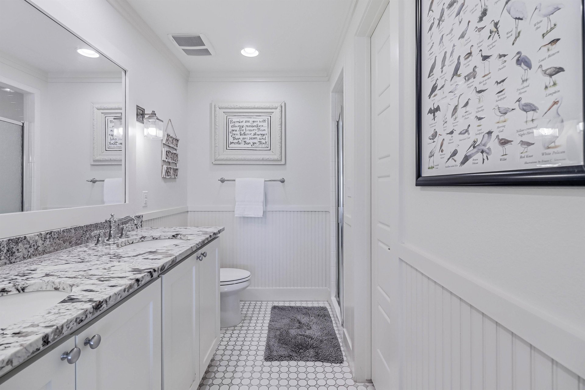 Back King Bathroom, 1st Floor