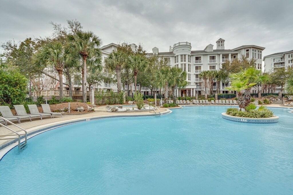 thegrandpoolpic2.jpg