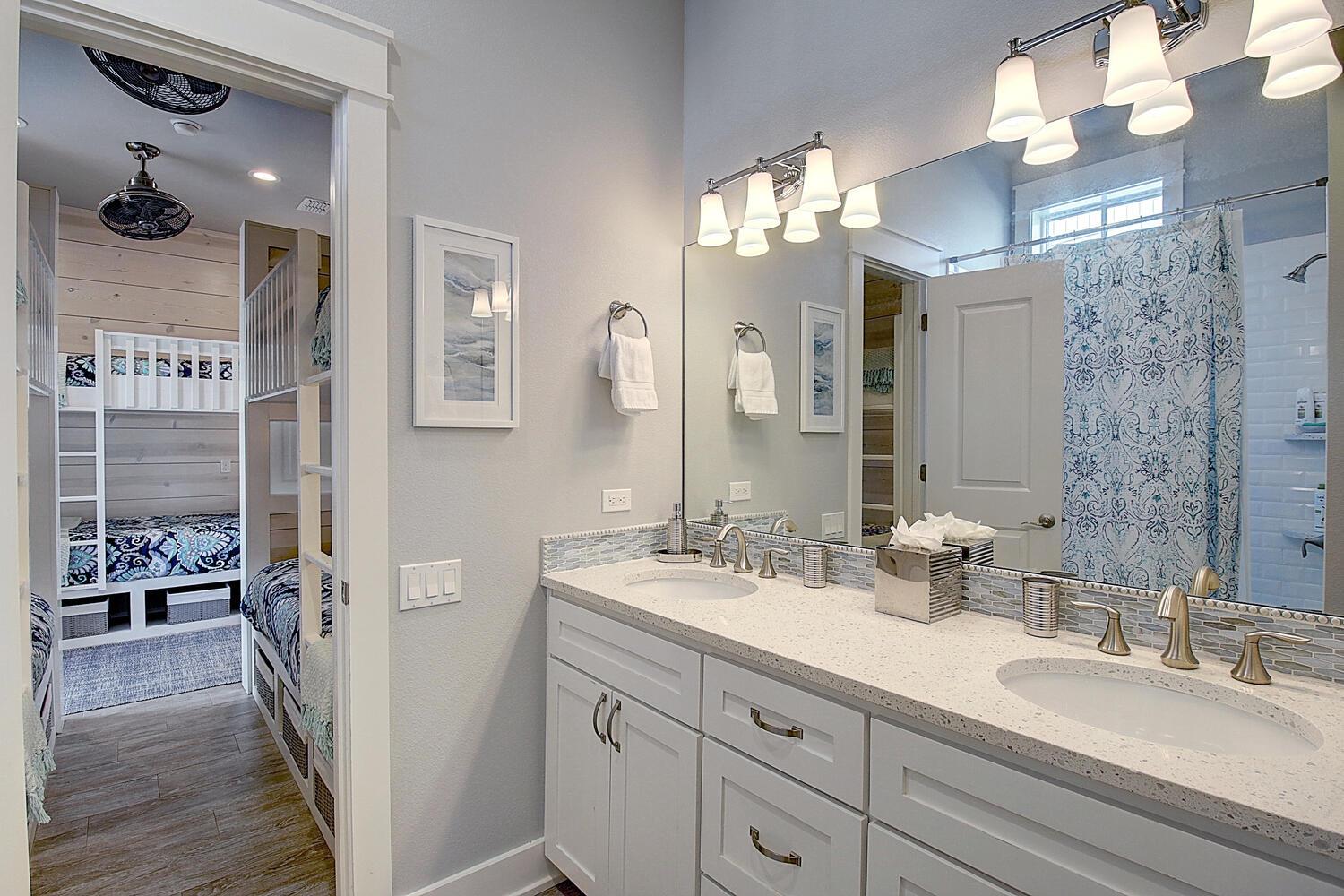 Queen and Bunk Room Shared Bathroom, 1st Floor