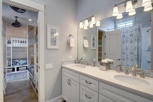 Queen and Bunk Room Shared Bathroom, 1st Floor