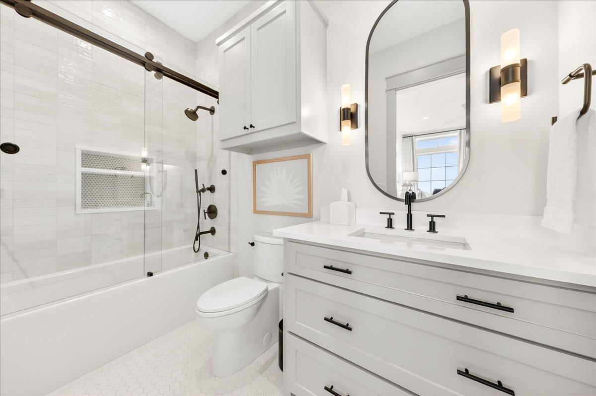 3rd King Bedroom Ensuite, 2nd Floor
