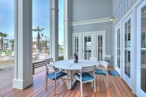 Outdoor Dinning Patio, 1st Floor