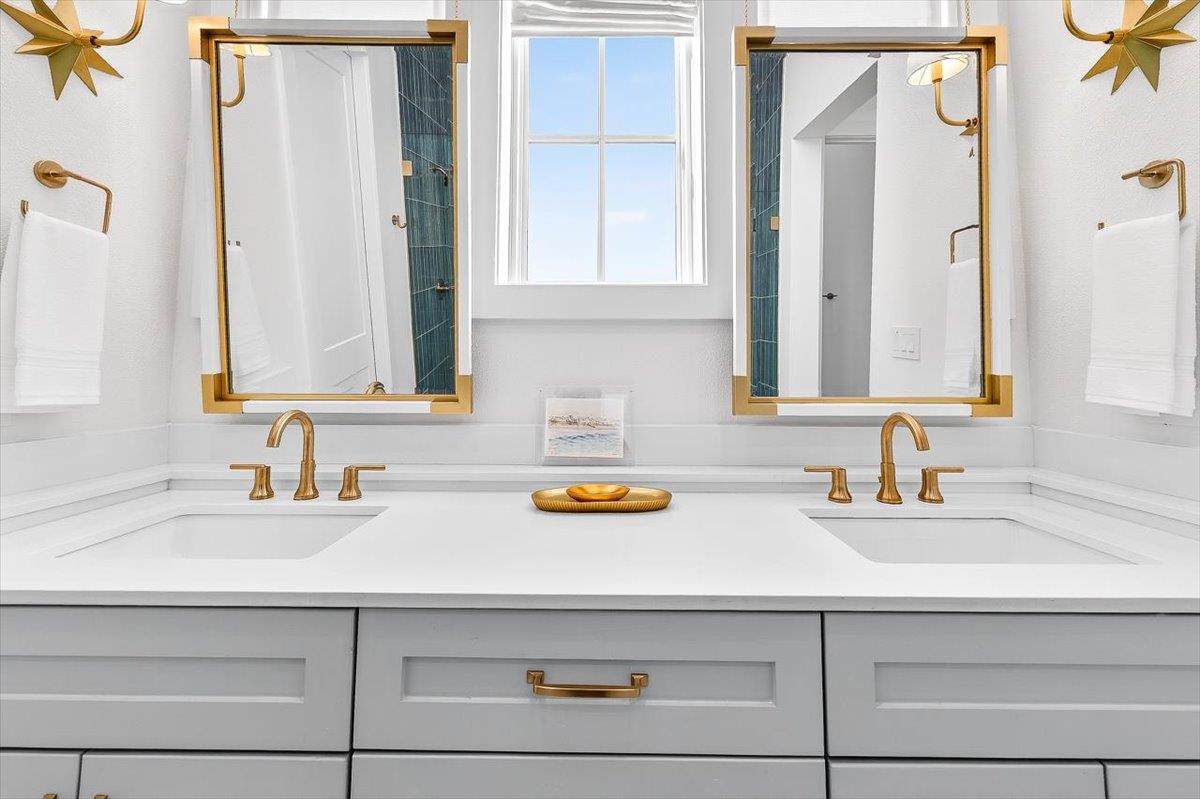 Primary King Bathroom, 2nd Floor