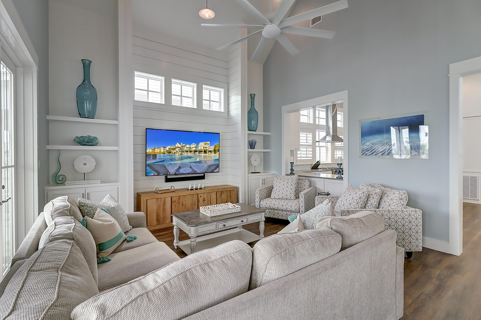 Main Living Area, 2nd Floor