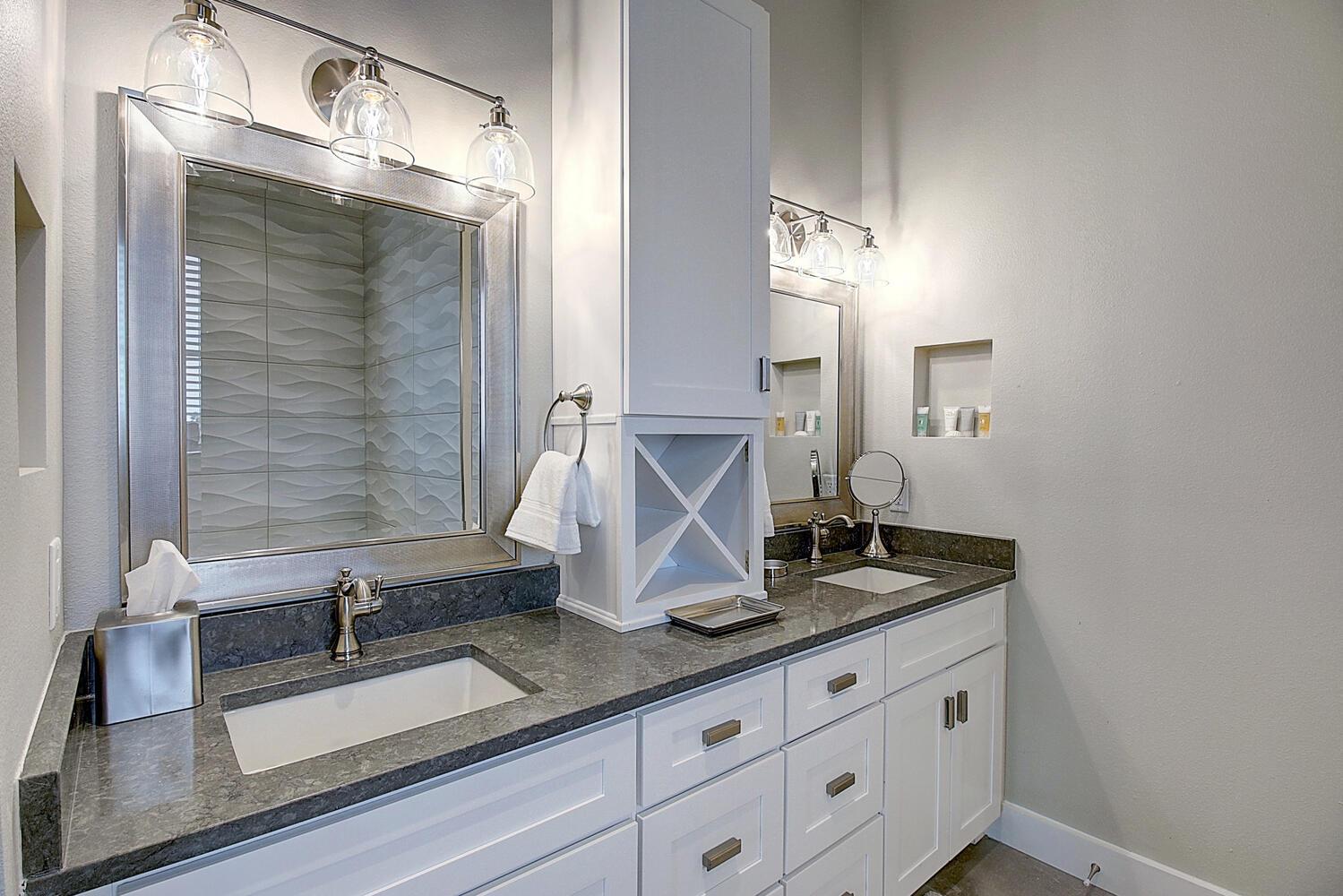 Primary King Bathroom, 1st Floor