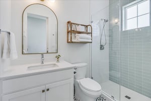 Fourth King Bathroom, 2nd Floor