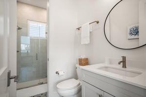 Shared Bathroom, 1st Floor