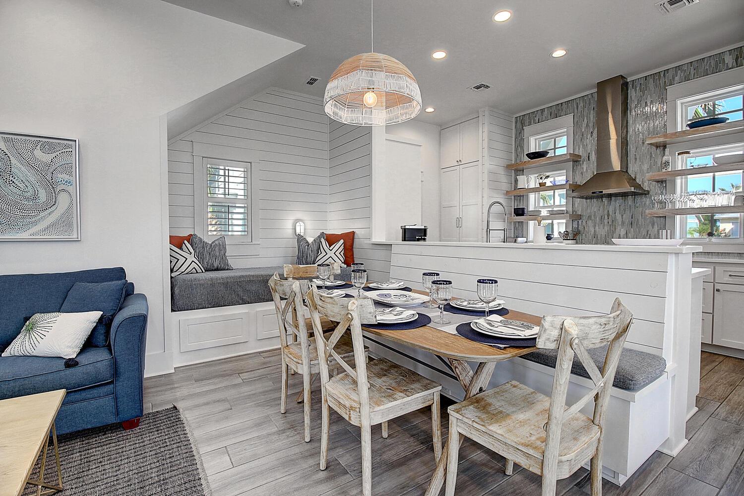 1st Floor Dining Area