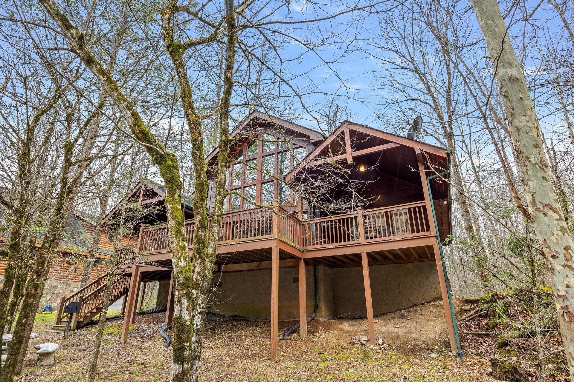 Back of Rivers Edge cabin