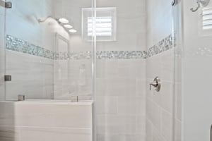 2nd Floor, Shared Bathroom