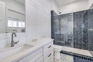 Fourth King Ensuite Bathroom, 1st Floor