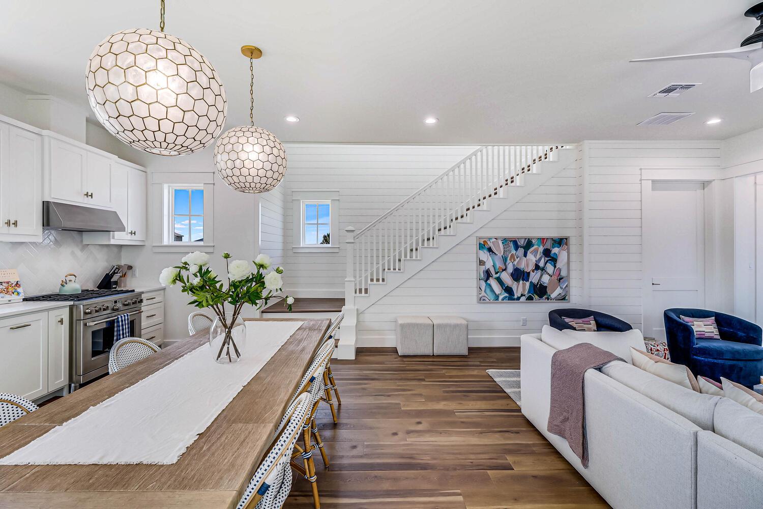 Kitchen, Living Area, 1st Floor