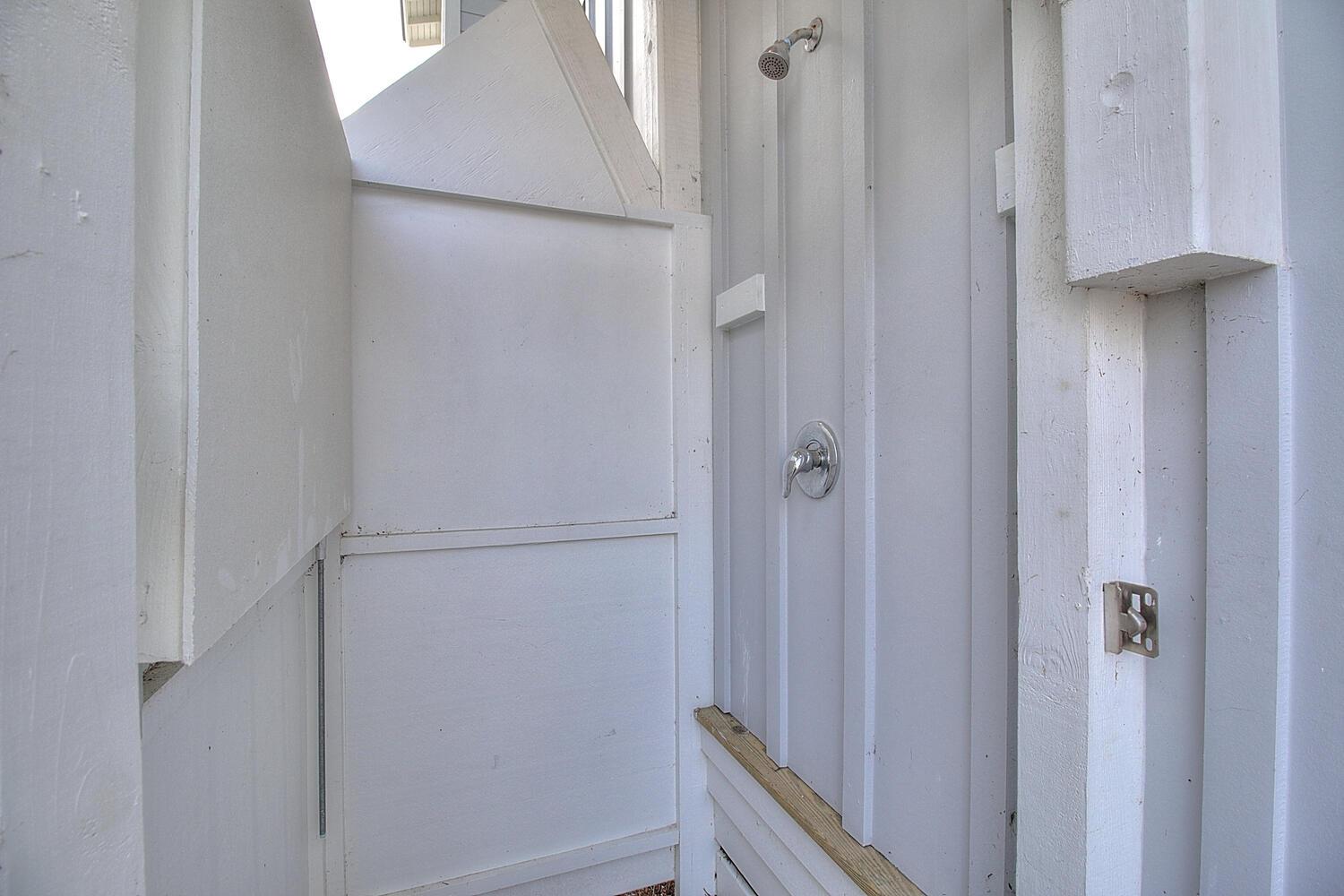 Outdoor Shower, 1st Floor