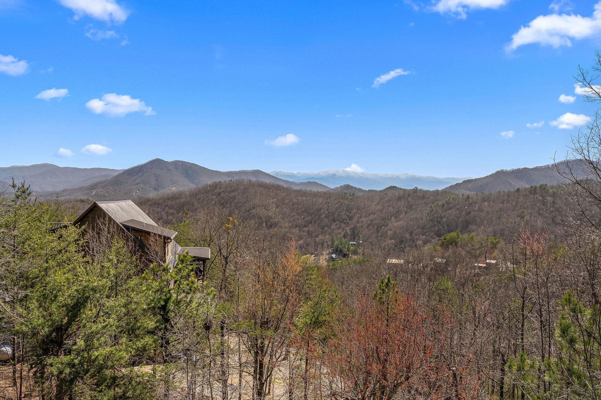 exterior view with surrounding views