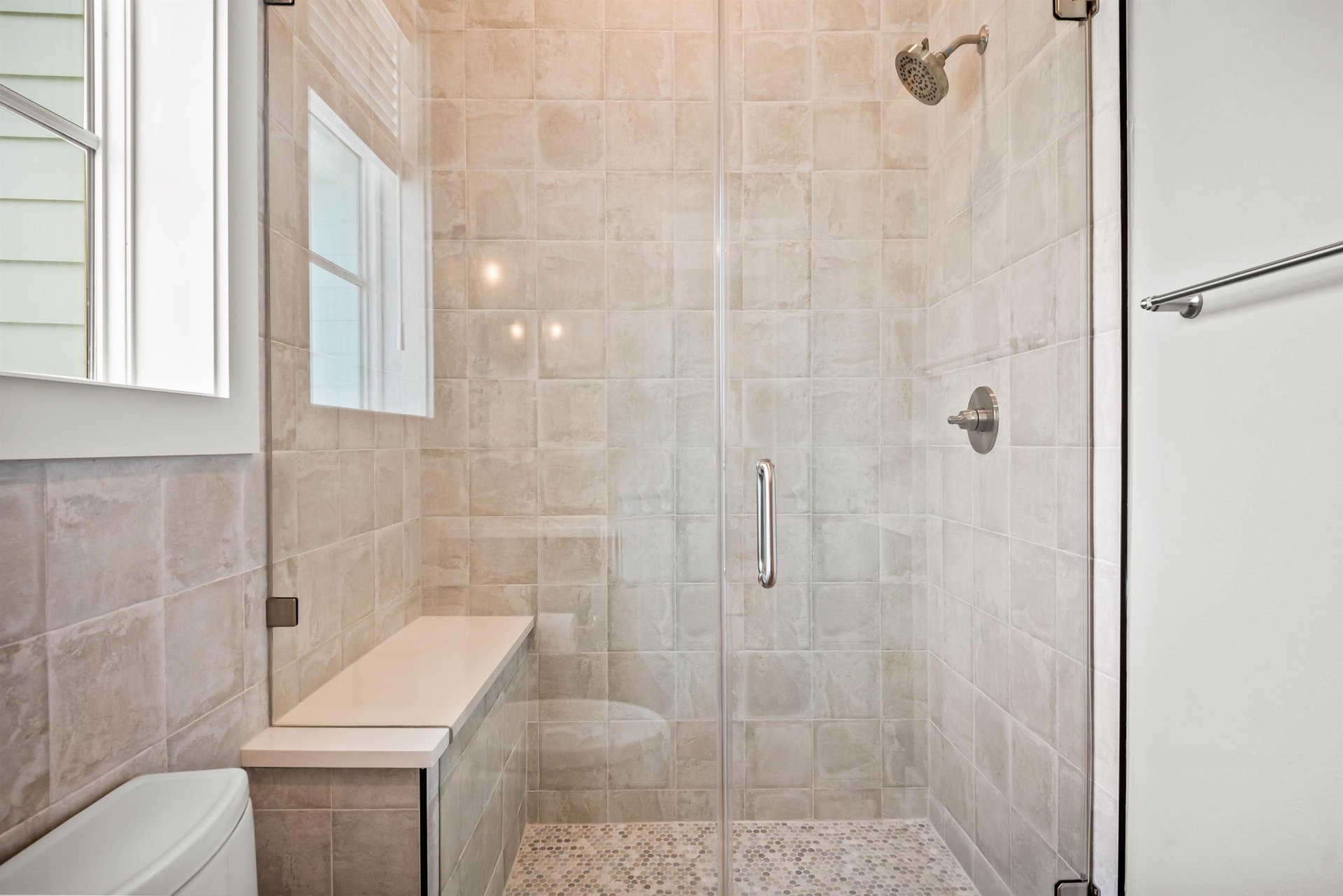 King Bathroom, 3rd Floor