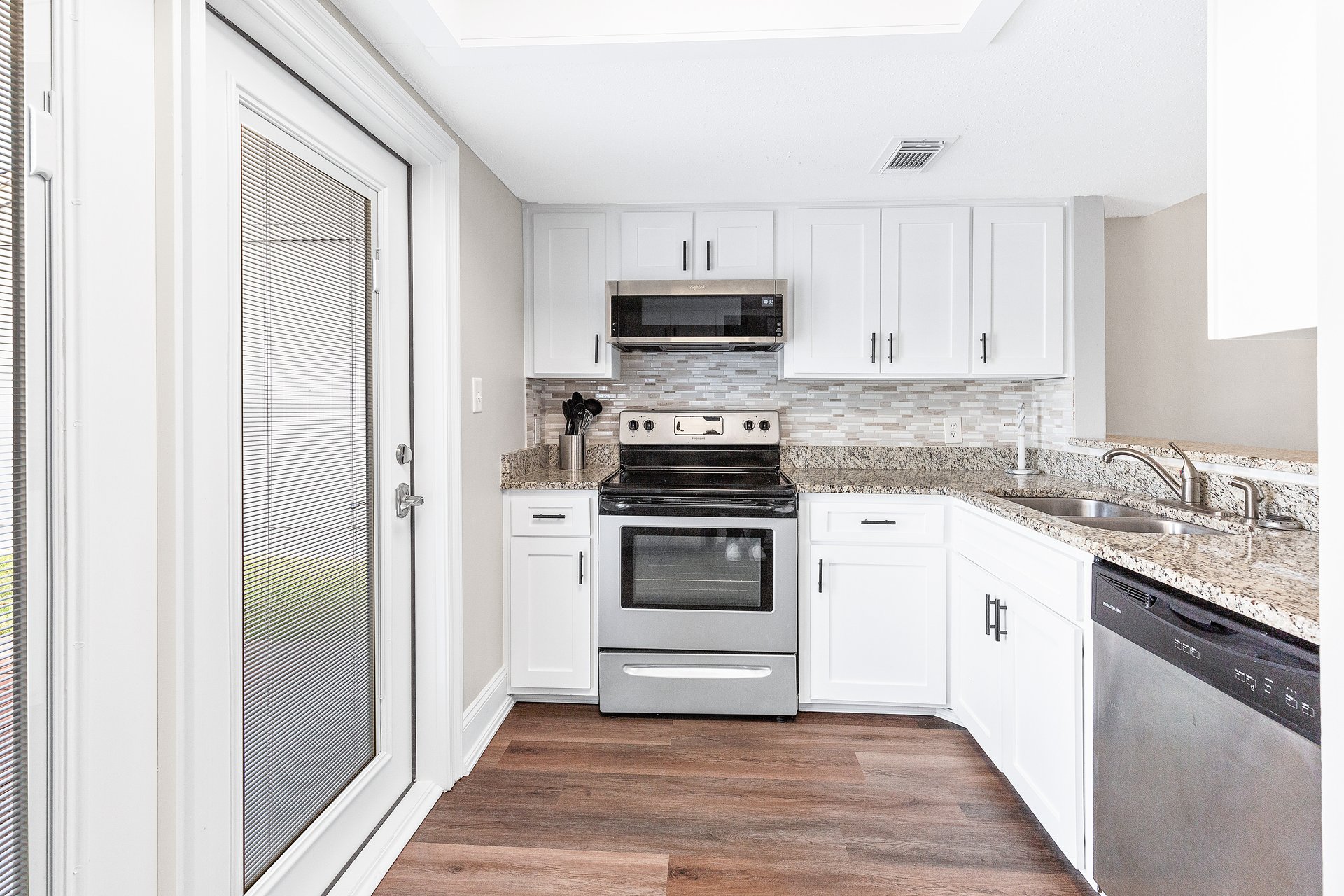 Sunny Destination 11