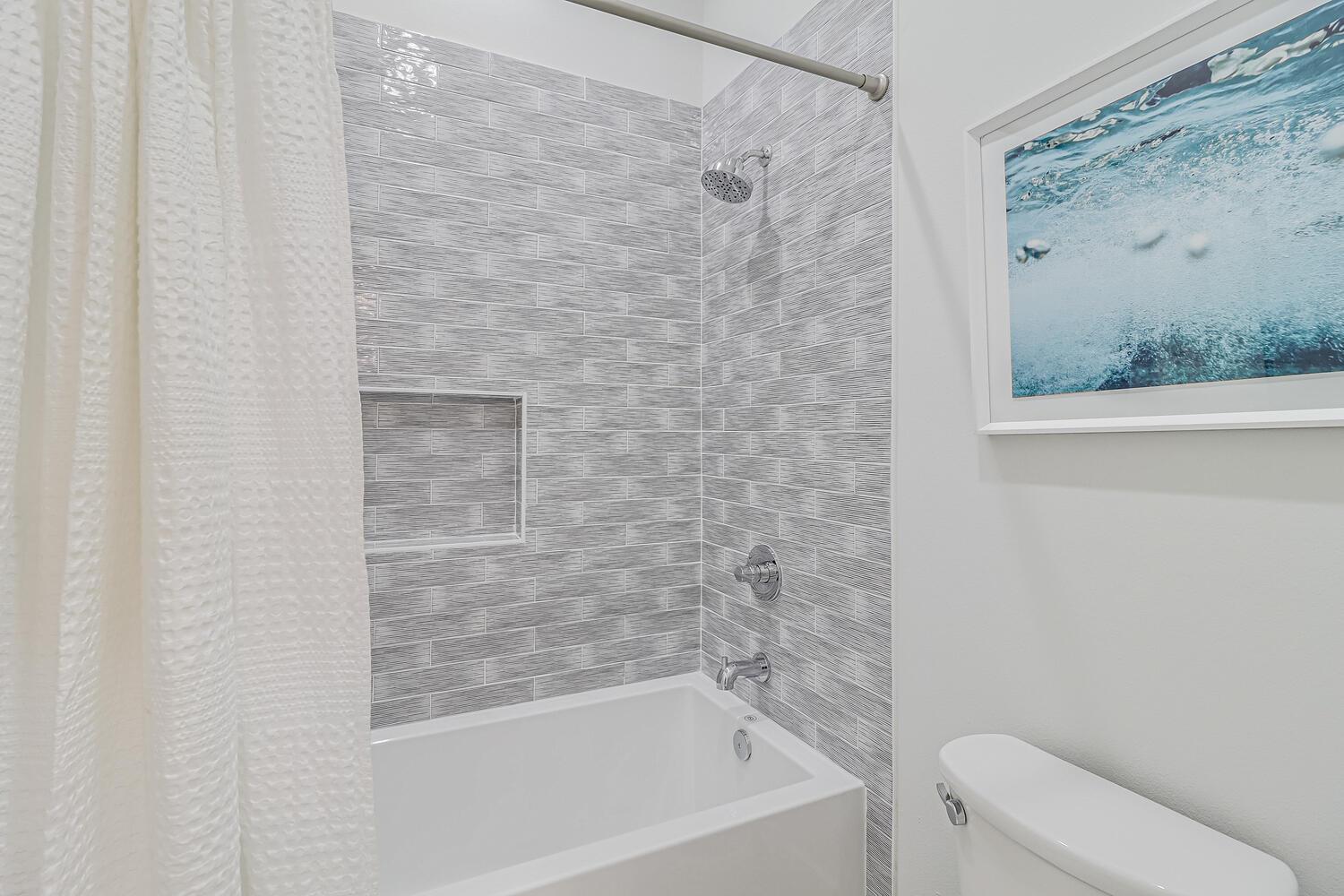 1st Floor Shared Bathroom