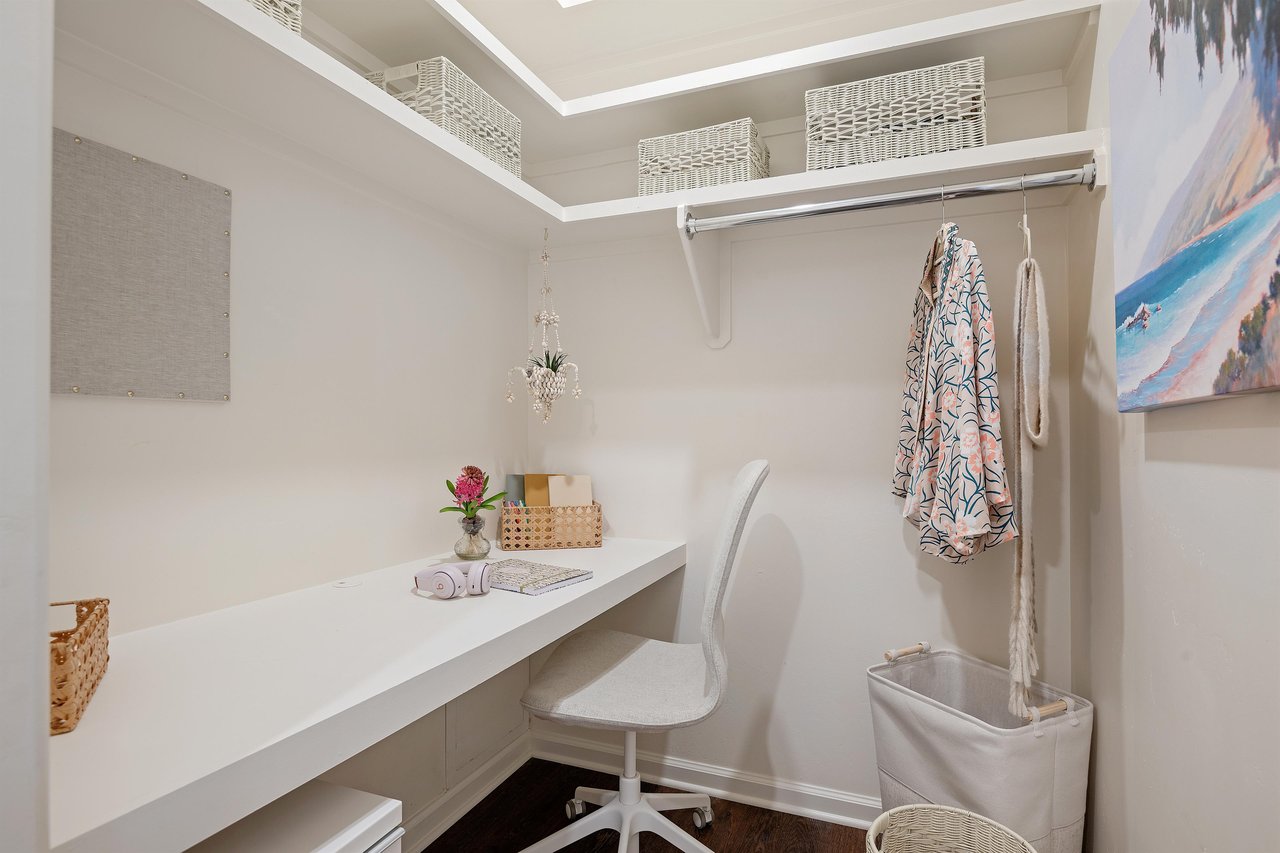 Small office in second bedroom