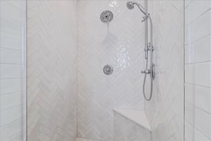 Second King Bathroom, 3rd Floor