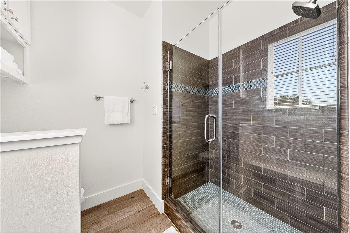 Second King Bathroom, 2nd Floor