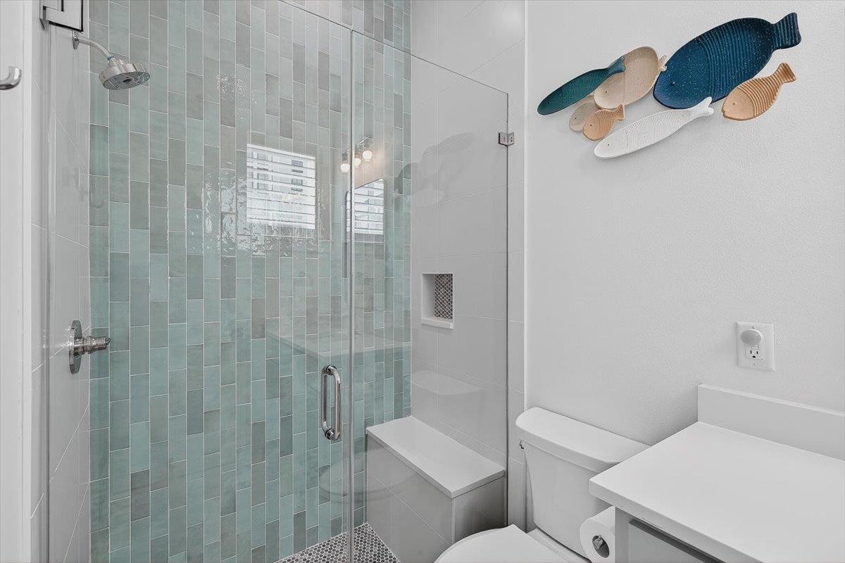 2nd Queen Bathroom, Ground Floor