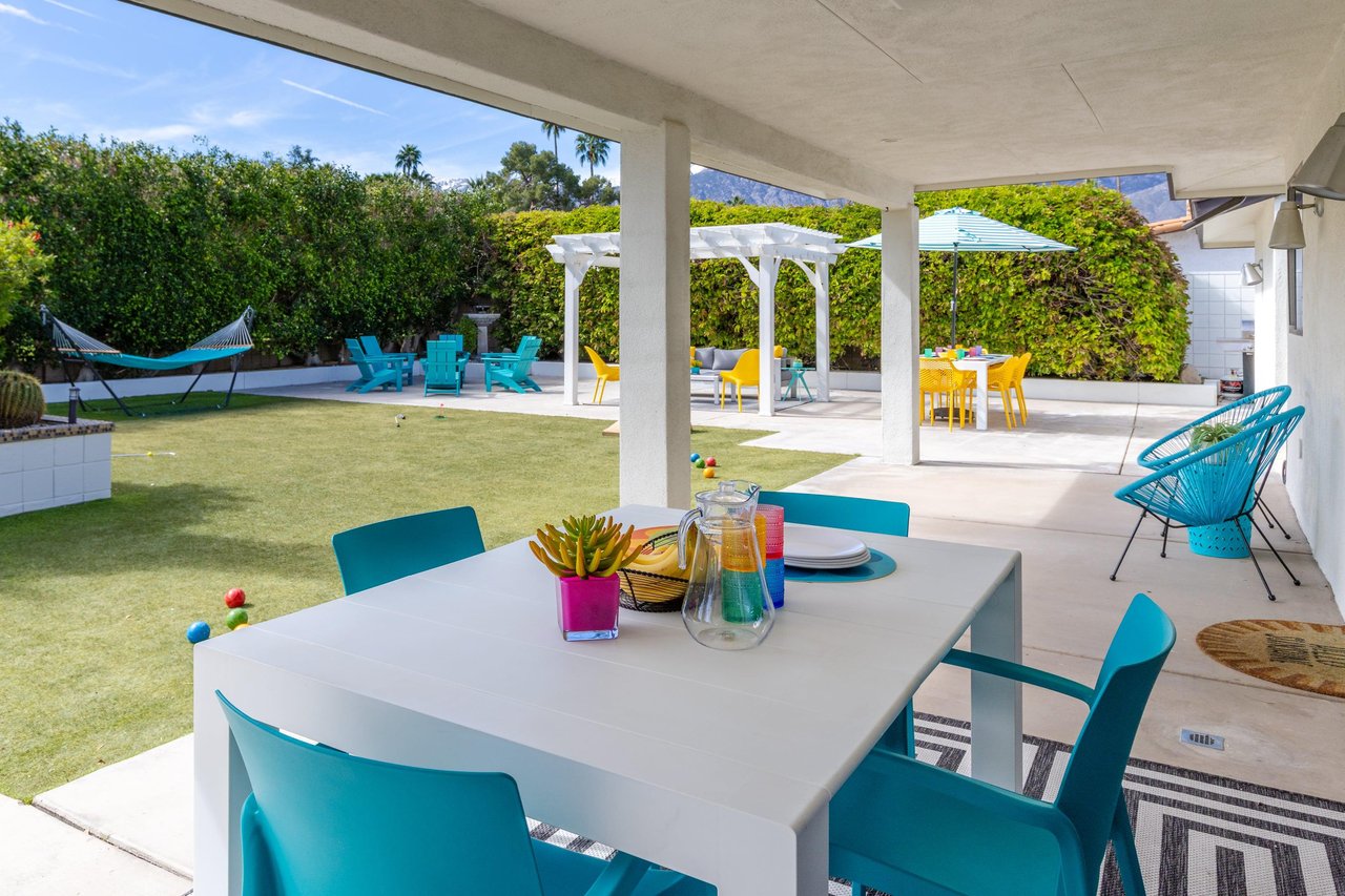 Outdoor al fresco dining