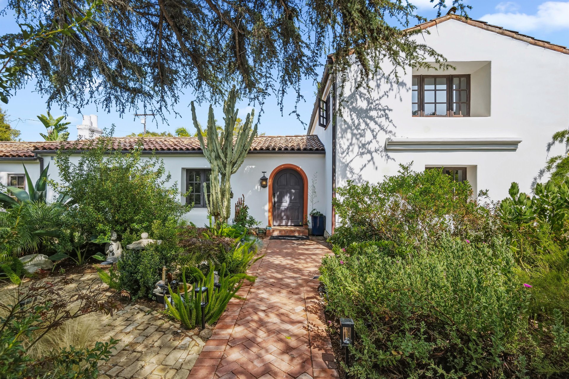 A beautiful 3 bedroom, 3 bathroom home located in Santa Barbara, CA