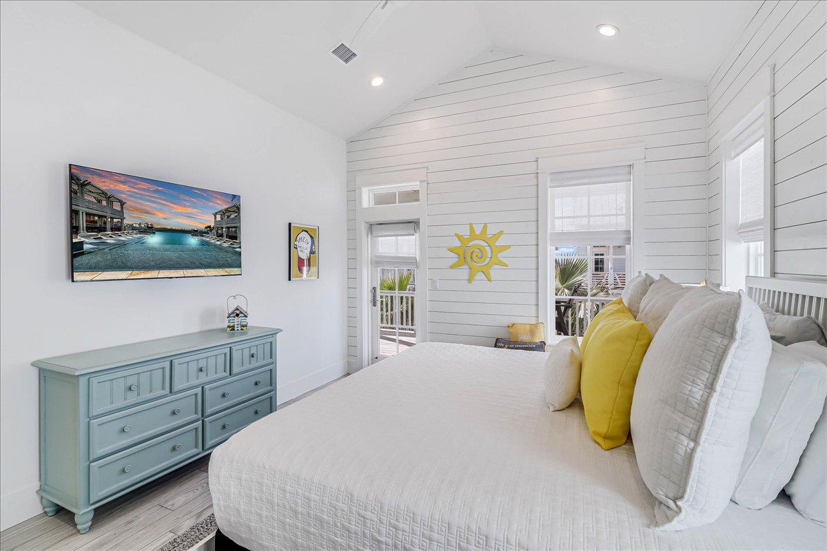 Primary King, 2nd Floor