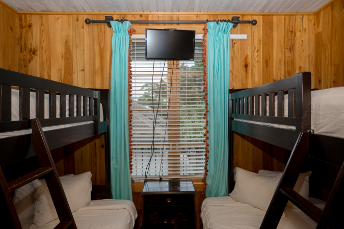 bunkroom1_1688976.jpg