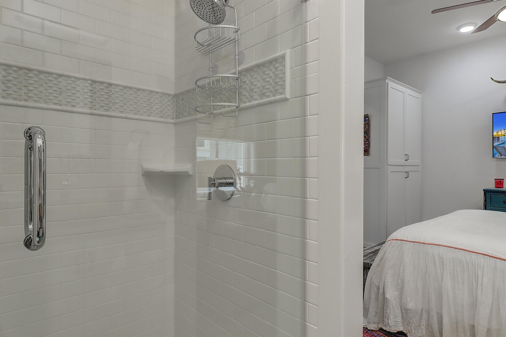 Third King Bathroom, 1st Floor