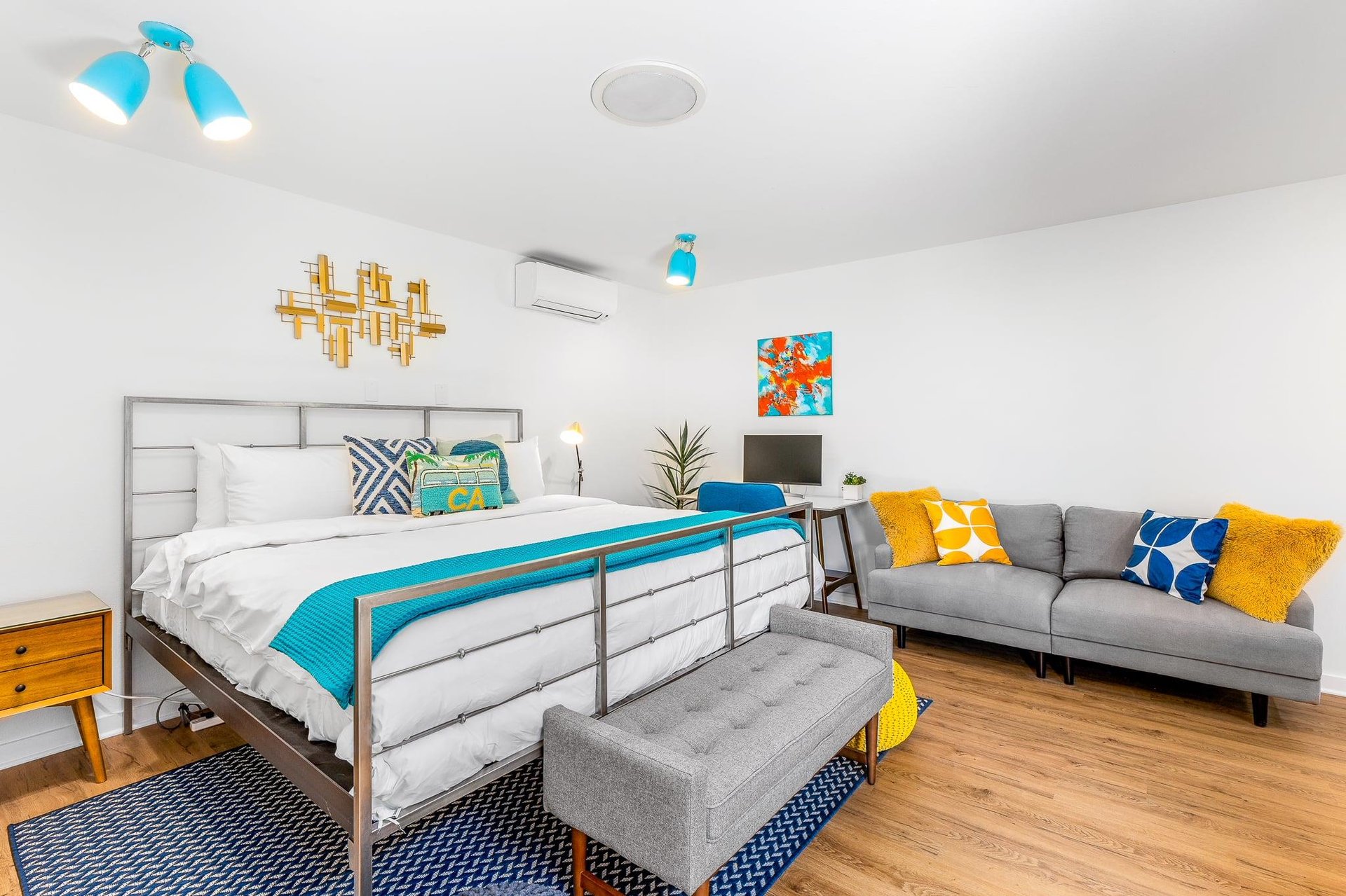 Cozy guest room