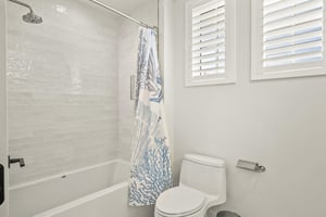 3rd Floor, Queen Bathroom