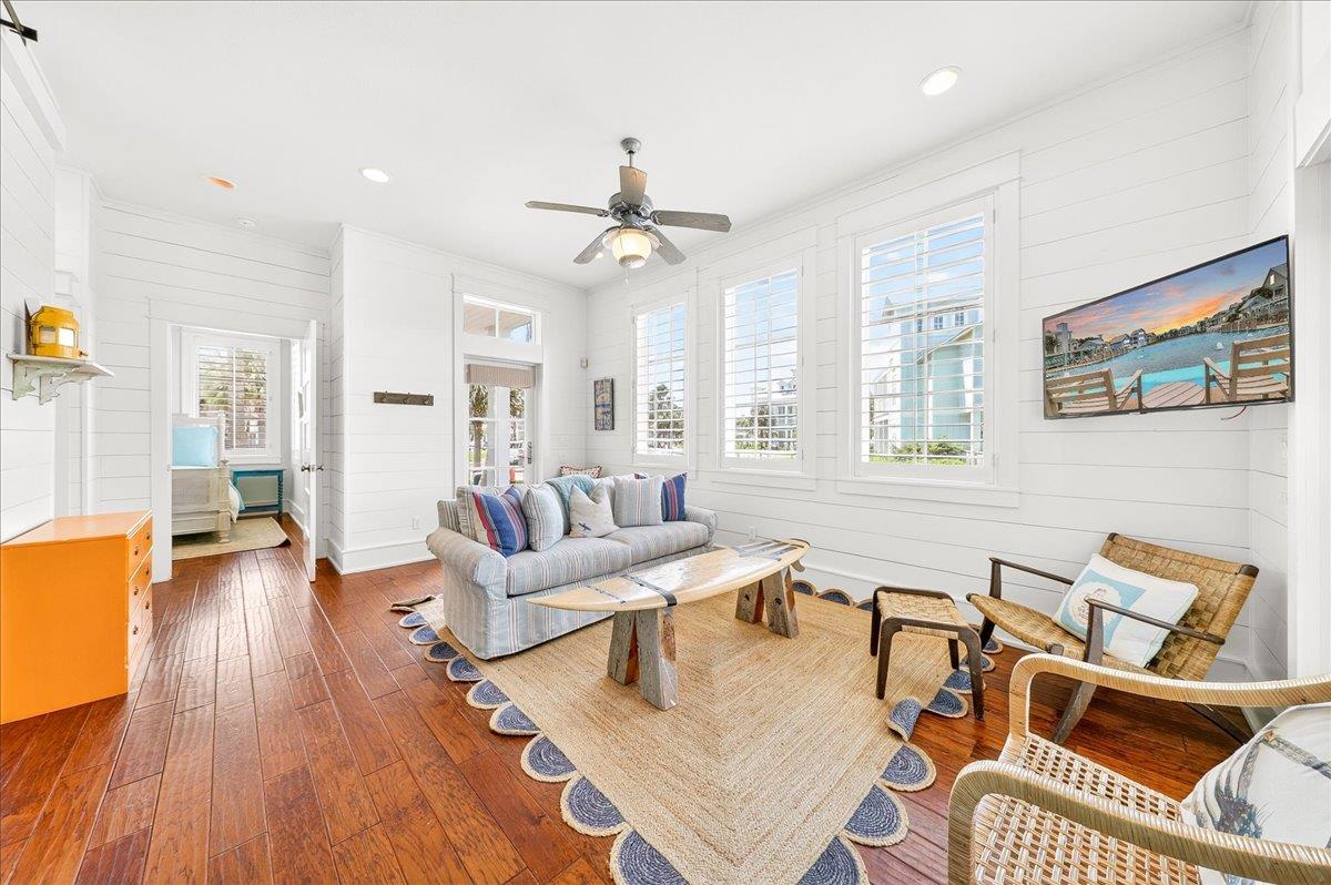 1st Floor, Living Room