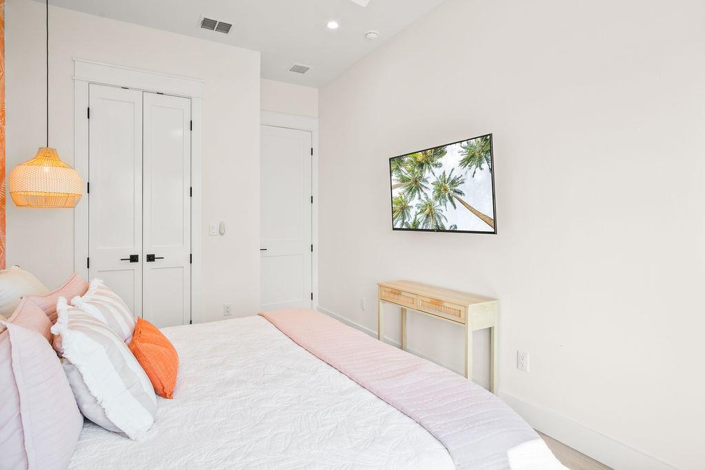 Third King Bedroom, 1st Floor