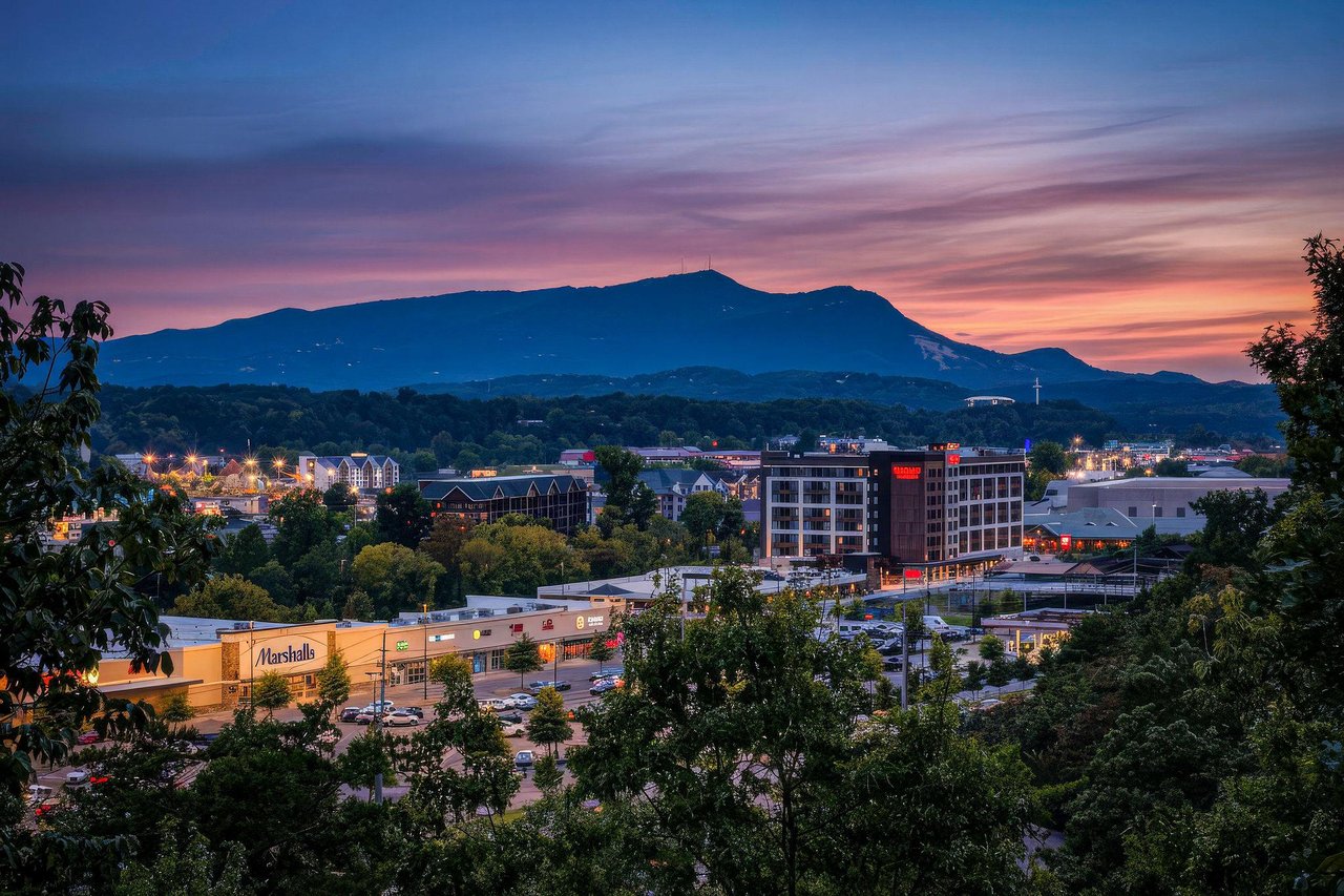 Stunning mountain backdrop and city lights frame the propertys scenic location, ideal for exploring the vibrant local area and natural beauty.