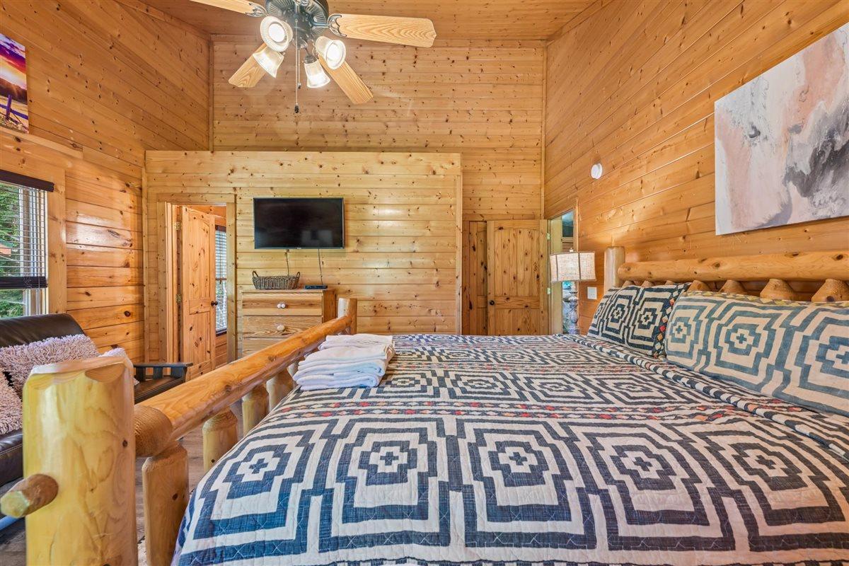 100Bedroom
