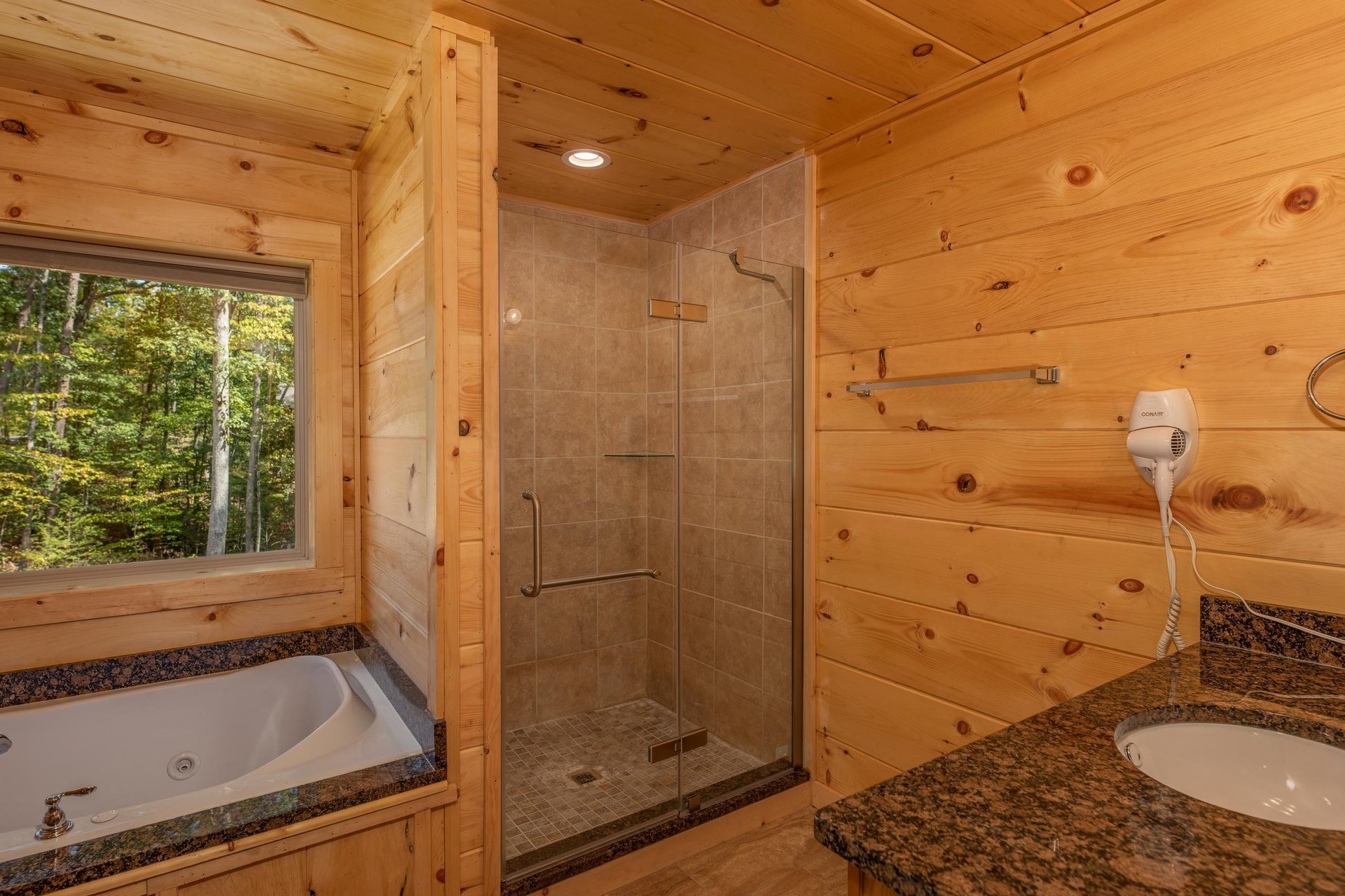 Walk in shower with divider wall to jacuzzi tub