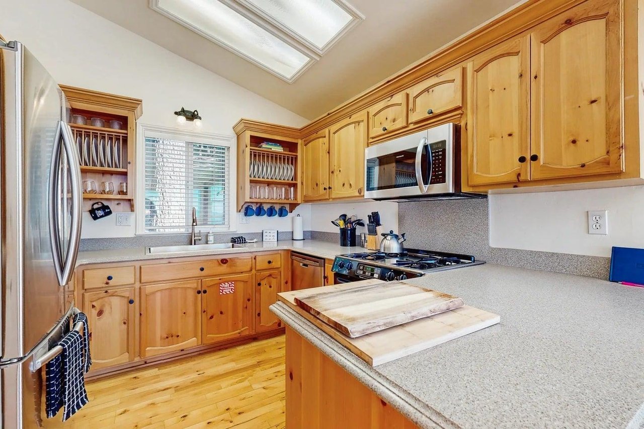 Stainless steel appliances, counter seating for 2, and kitchen essentials.