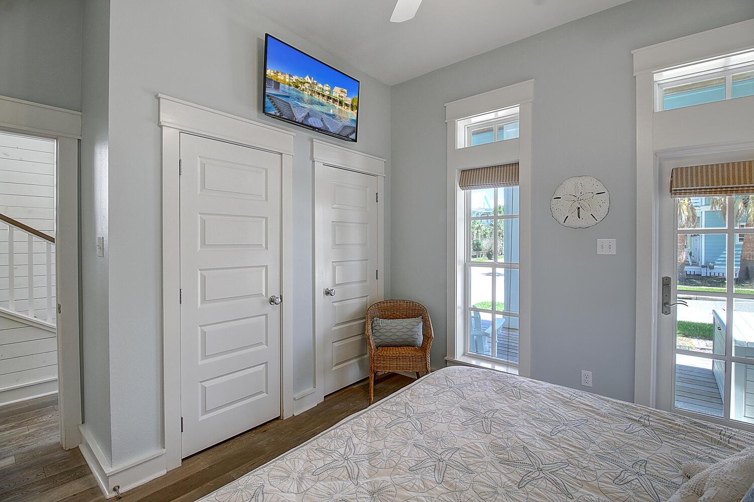 1st Floor King Bedroom