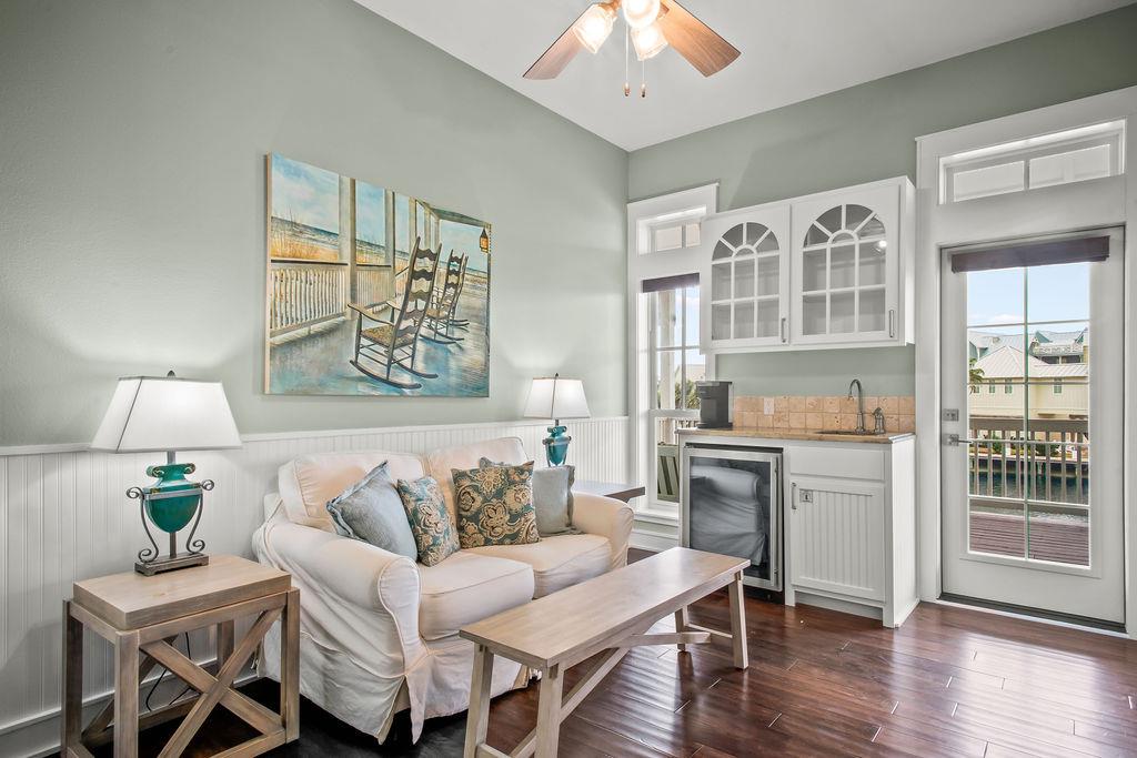 King Bedroom Lounge, 2nd Floor