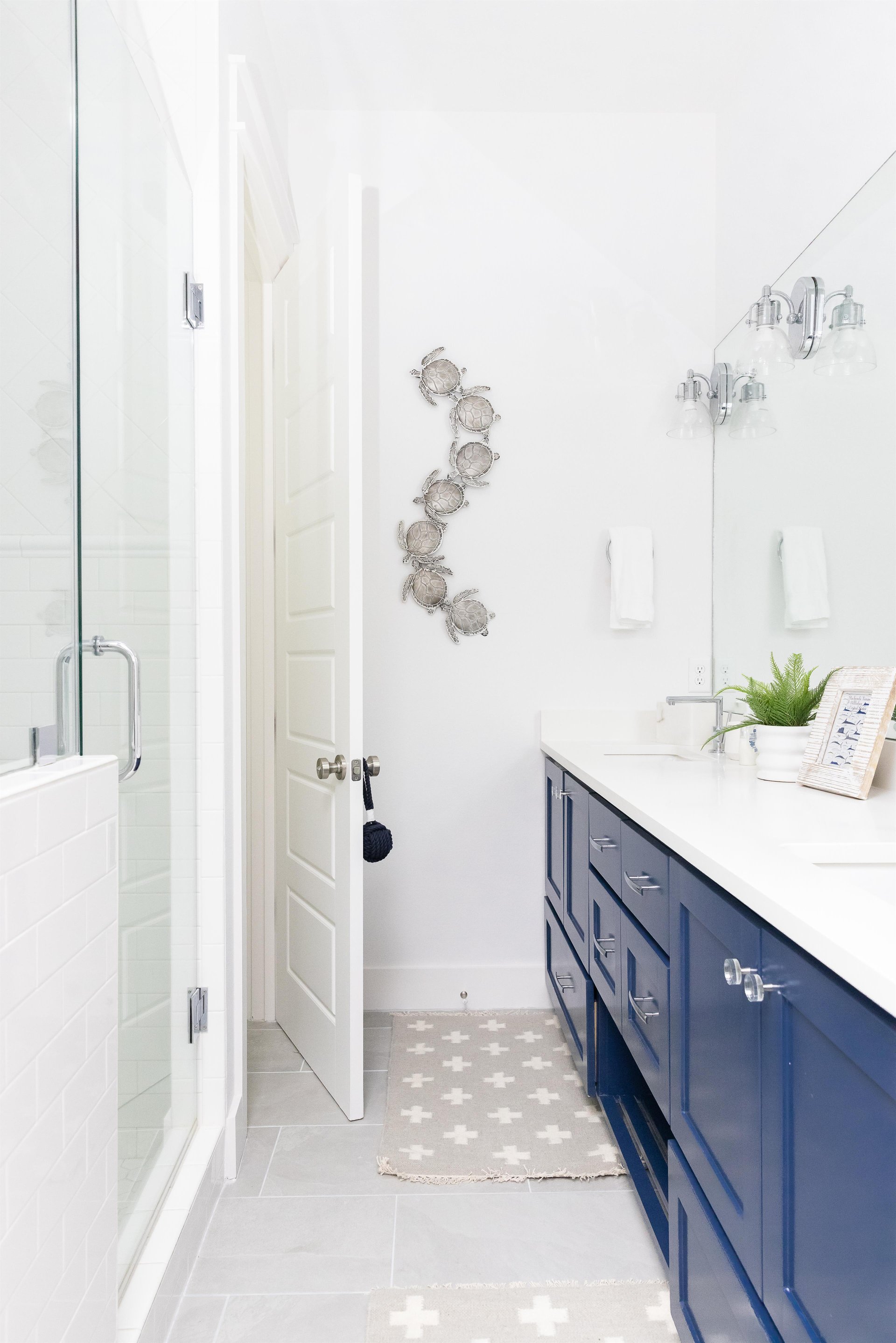 Bunk Room Bathroom, 1st Floor