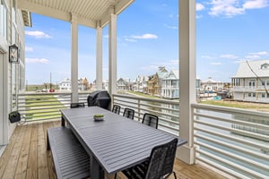 Outdoor Dining with Lake View, 2nd Floor