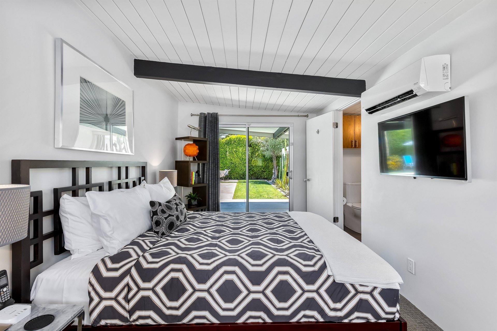Queen size bed