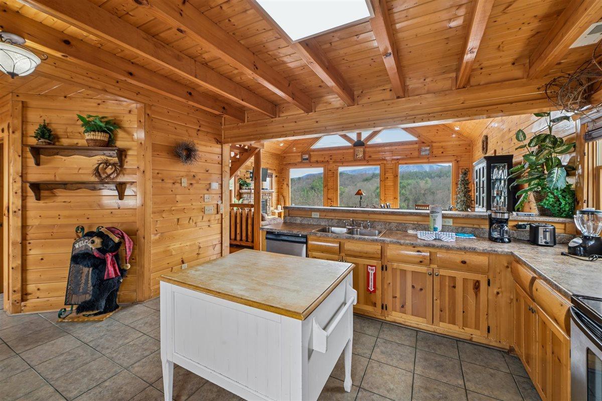 27Kitchen