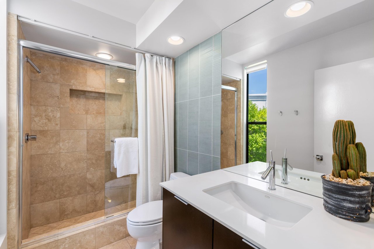 Ensuite bathroom with walkin shower.
