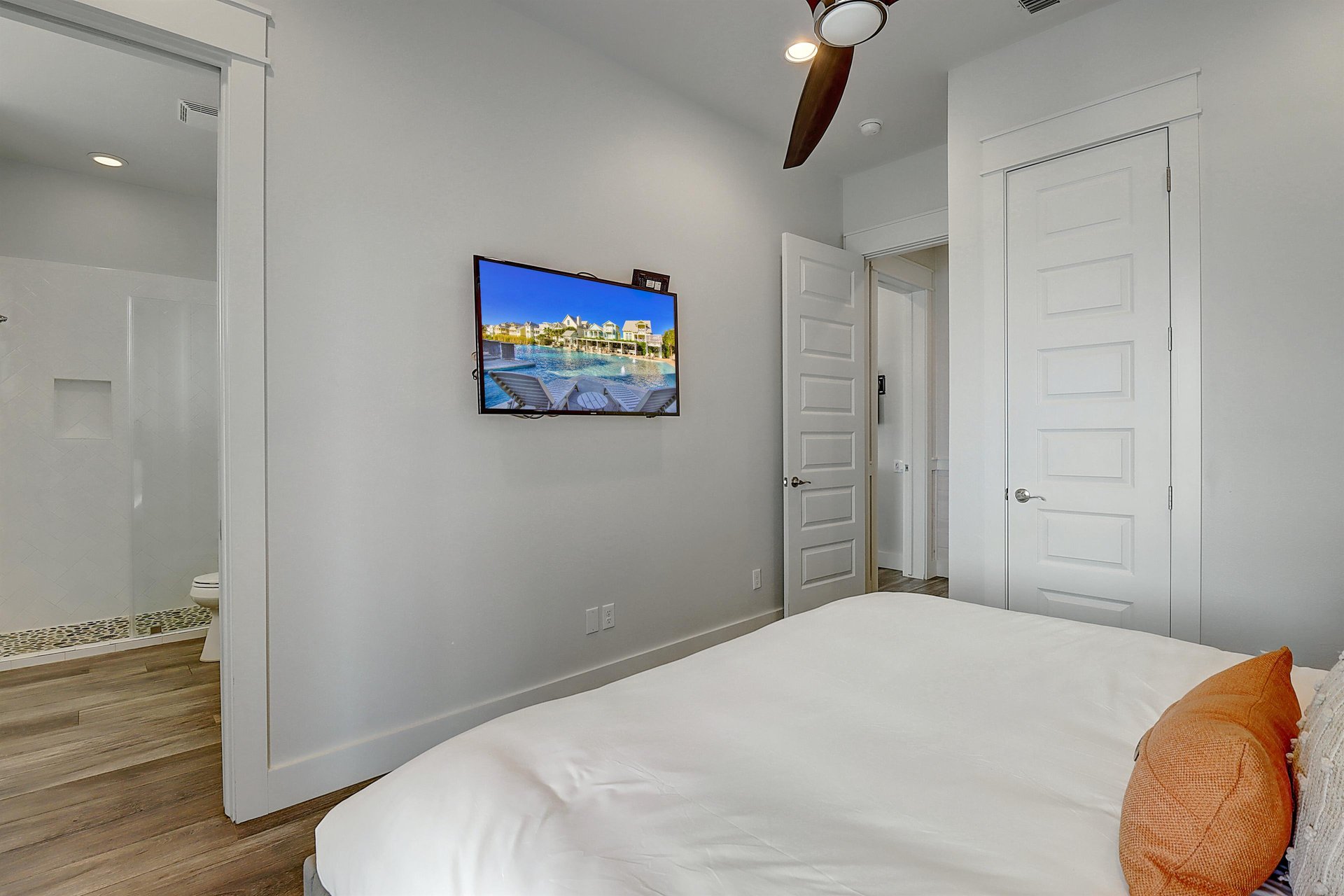 Rear King Bedroom, 1st Floor